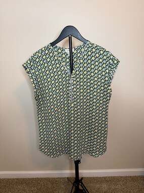 ☀️Tamara H. Geometric Print Zip Front Cap Sleeve Blouse Size Large